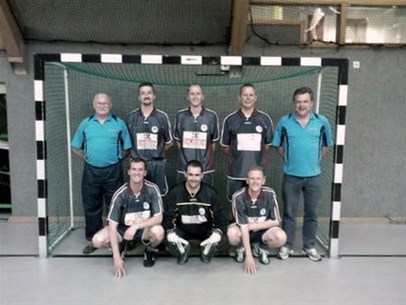 Lokale politie ook sterk in minivoetbal... - Hamont-Achel & Pelt