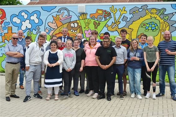 Lommel is prachtige 'Vredesmuur' rijker - Lommel