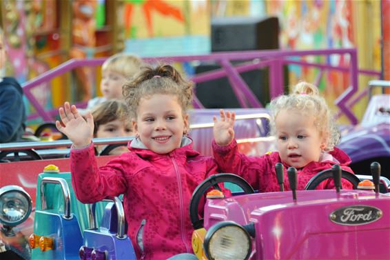 Lommel kermis dan toch van start - Lommel