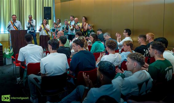 Lommel SK gehuldigd op het stadhuis (2) - Lommel