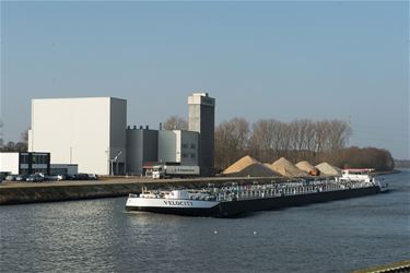 'Loodsen en sluiswachters gijzelen onze economie' - Beringen