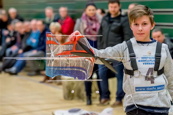 Luchtacrobatie in de sporthal - Neerpelt