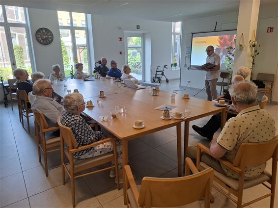 Peer - Ludo Driesen leest poëzie in Peer