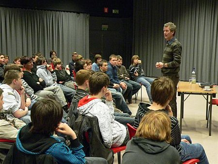 Luisteren naar een jeugdschrijver - Overpelt