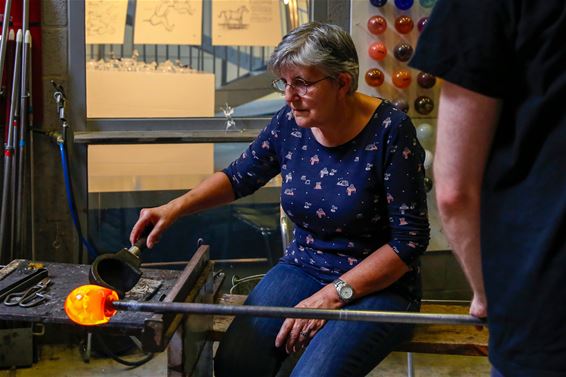 Maak je eigen glazen presse-papier - Lommel
