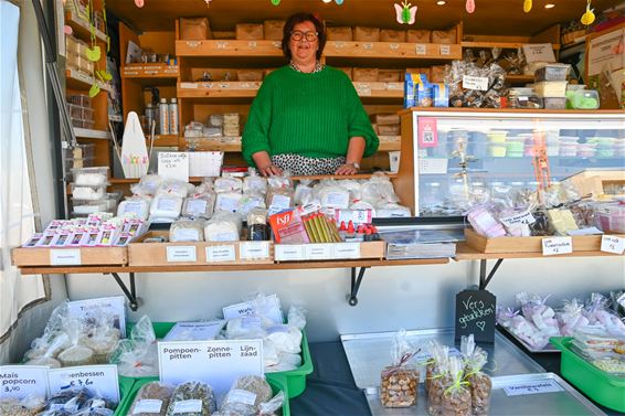 Maand van de markt: Linda met haar bakproducten - Lommel