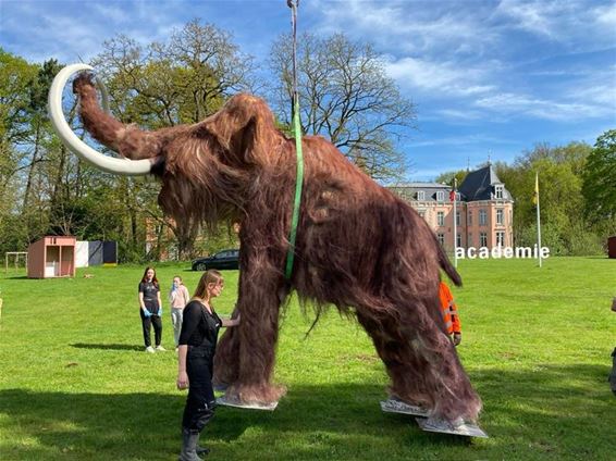 Mammoet kondigt expo 'Knal in de tijd' aan