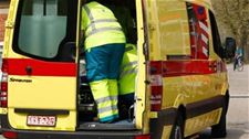 Man verwondt agenten en ambulancier - Peer