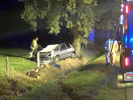 Auto van de weg: bestuurster gewond - Leopoldsburg
