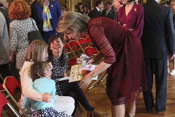 Marie en Ella op bezoek bij de Koningin - Beringen