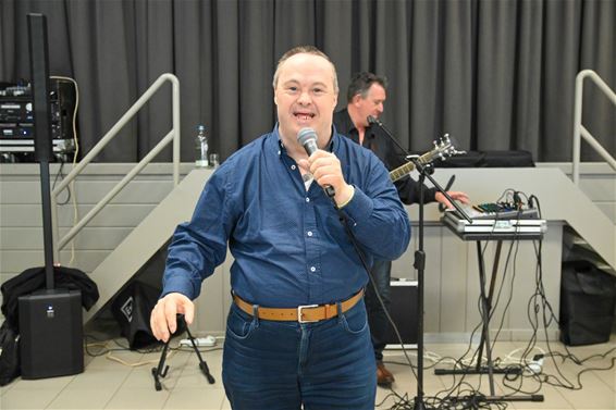 Mario heeft de tijd van zijn leven op feest Kannet - Lommel