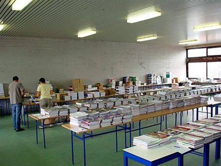 Massa leerstof wacht op verwerking... - Overpelt