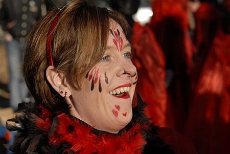 Massa volk voor carnavalsstoet - Overpelt