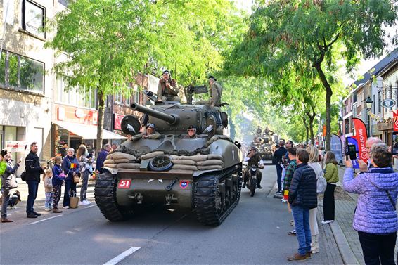Massa volk voor indrukwekkende bevrijdingsstoet - Leopoldsburg