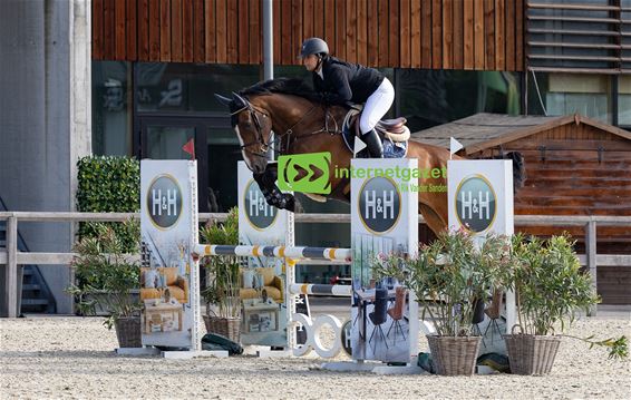 Maya Surana opent 4e week Summer Tour - Peer
