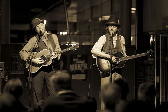 Mediteren over de zee tijdens caféconcert - Pelt