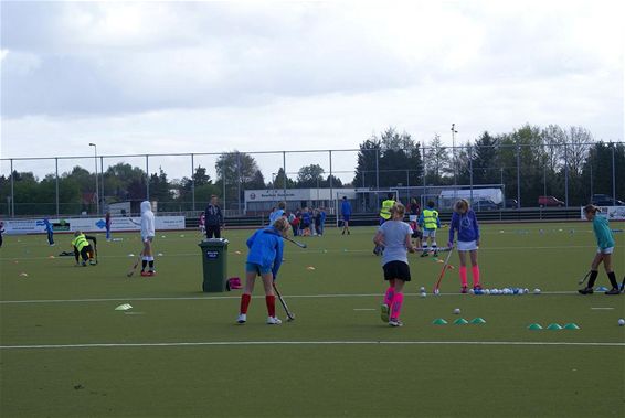 Meer dan 70 kinderen op paashockeykamp - Neerpelt