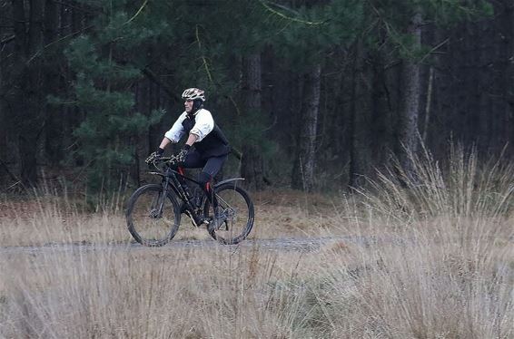 Meer dan 850 man op MTB-treffen - Overpelt