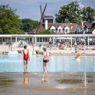 Meerdere kinderen gered uit zwembad - Beringen