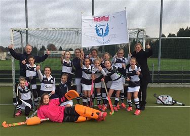 Meisjes D1 van Phoenix kampioen - Neerpelt