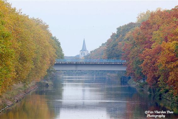 Met de kerk mooi in het midden - Bocholt