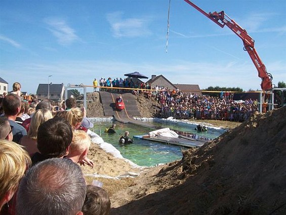 Met de zeepkist het water in - Lommel