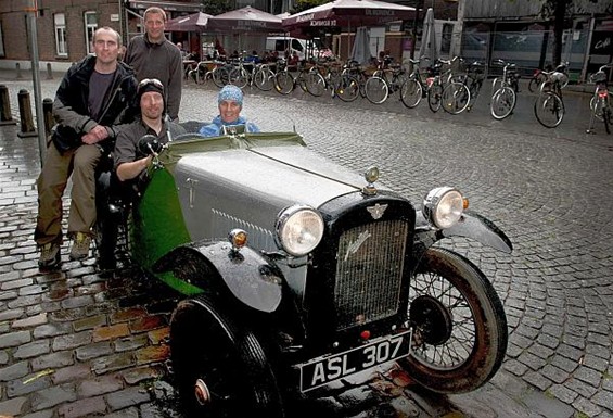 Met een oldtimer uit 1936 naar Lommel - Lommel