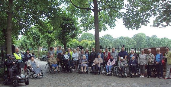 Met rolstoelen op wandel - Lommel