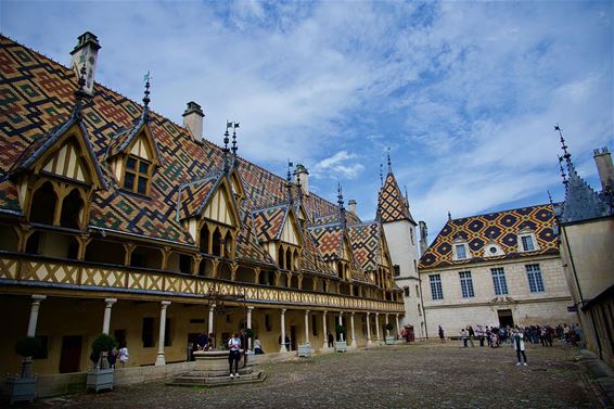 Met vakantiegroeten uit... Beaune - Pelt