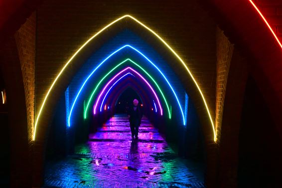 Lichtkunstwerk Cloisterama aan Mijnkathedraal - Beringen