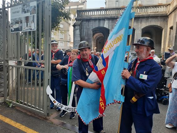 Mijnwerkers-Brancardiers Paal in Lourdes - Beringen