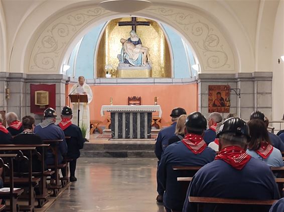 Mijnwerkers-brancardiers Paal in Lourdes - Beringen