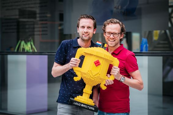 Mini GlazenHuis met 16.000 Legoblokjes - Lommel