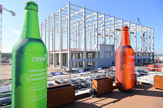 Minister De Ridder op bezoek bij Ciner Glass - Lommel