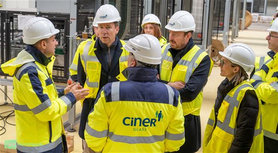 Minister Jo Brouns bezoekt werf van Ciner Glass - Lommel