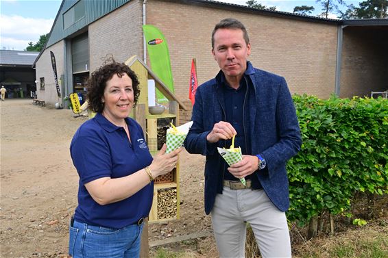 Minister komt frietje steken - Beringen