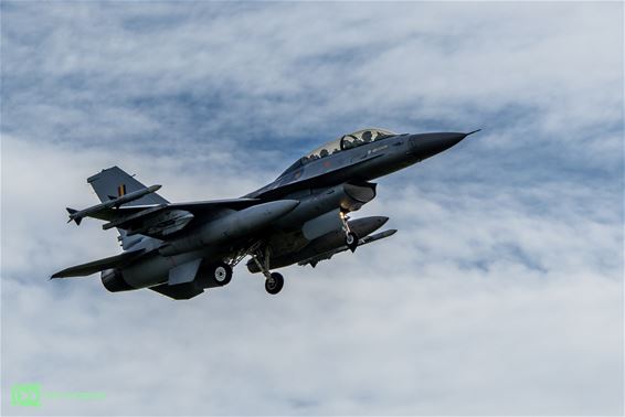 Minister Theo Francken vliegt mee in F-16 - Peer