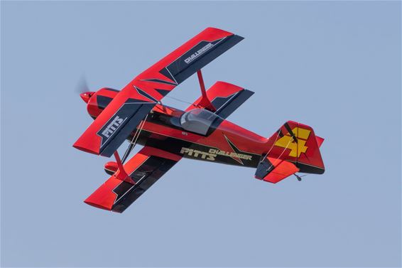 Modelvliegtuigjes doorkliefden het luchtruim - Lommel