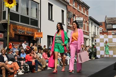 Modeshow Beringse modezaken in nieuw jasje - Beringen