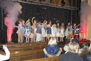 Modeshow in de Sint-Pietersbandenkerk - Lommel