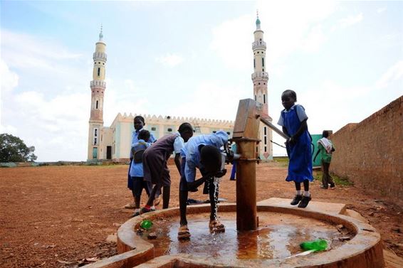 Moedergroep Roosjes schenkt 1000 € voor waterput - Beringen