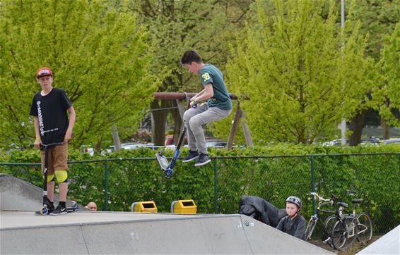 Mooi weer lokt skaters weer naar buiten - Lommel