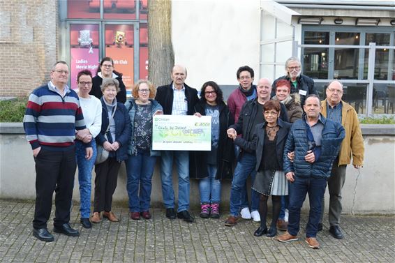 Mooie cheque 'De Goede Doelen' voor Inloopcentrum - Lommel