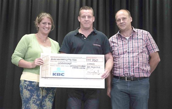 Mooie cheque voor Levensloop - Lommel