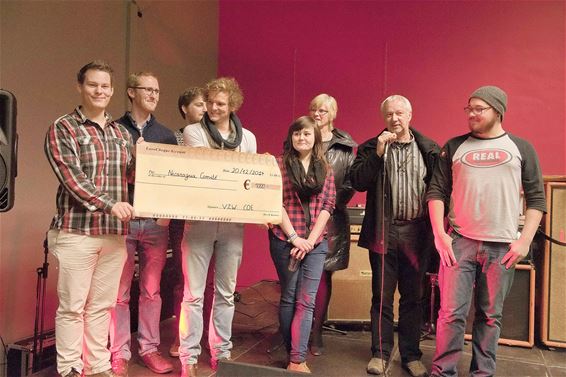 Mooie cheque voor Nicaragua-comité - Lommel