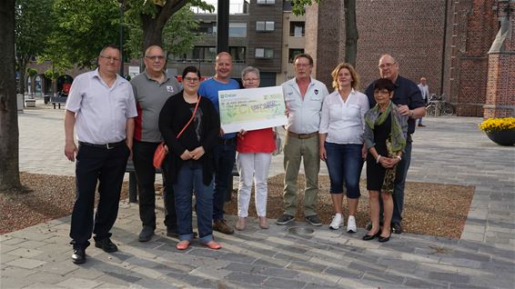 Mooie cheque voor Rode Kruis Lommel - Lommel