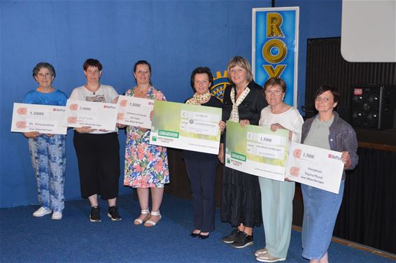 Mooie cheques voor diverse goede doelen - Beringen