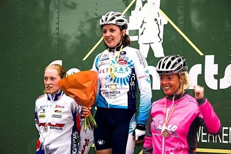Mountainbike: Elke Vyncke wint in Achel - Lommel