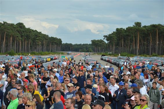 1.326 Mustangs op de testbaan - Lommel