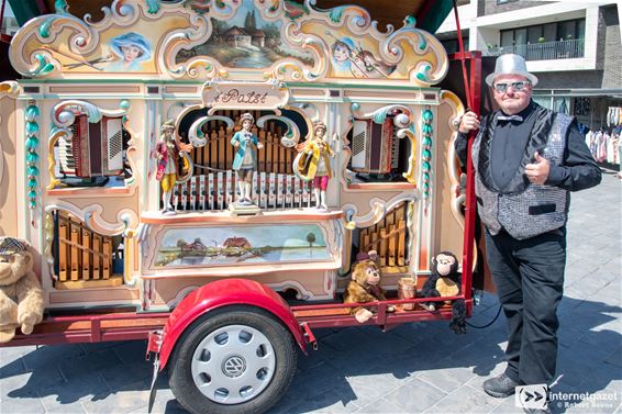 Muzikale deuntjes op de wekelijkse markt - Lommel